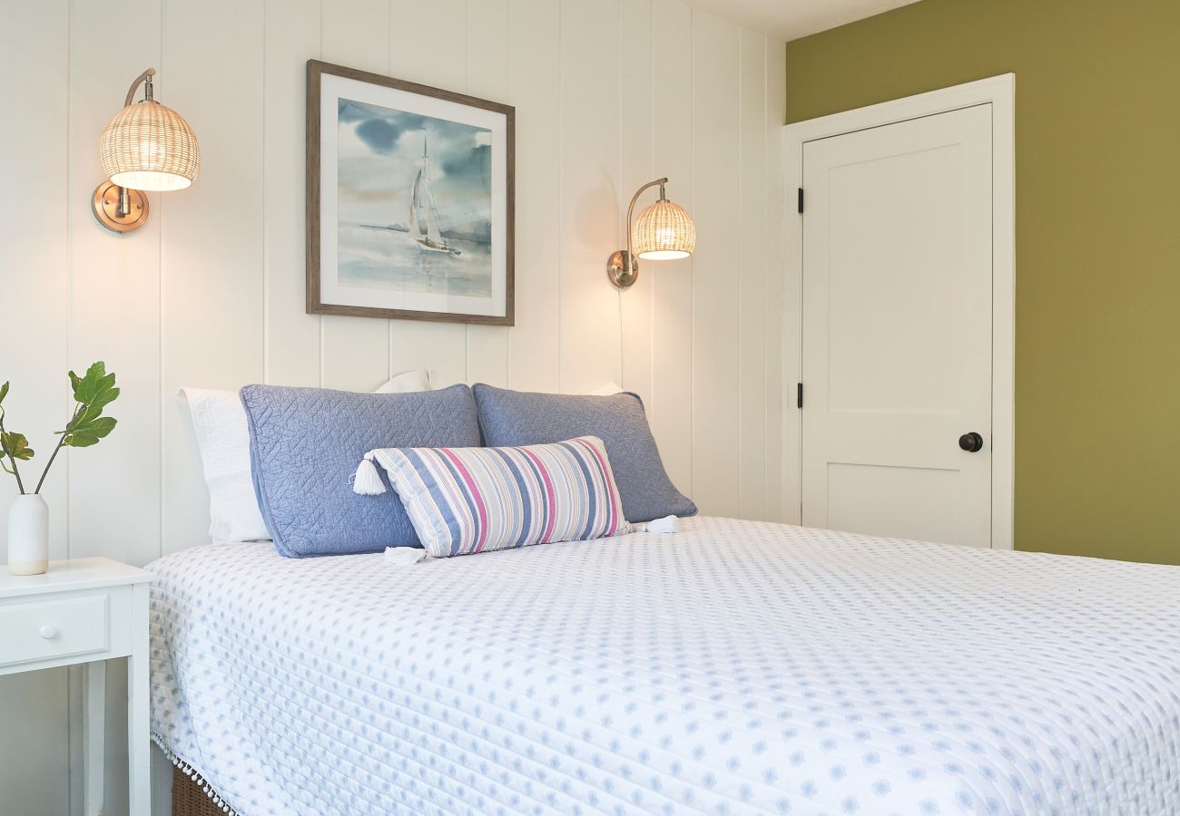 Townhouse in Holland - The Marblehead Luxury Townhome, Pool, Hot Tub, Golf Membership,  Near Lake and Beaches