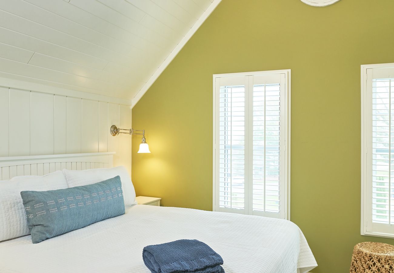 Townhouse in Holland - The Marblehead Luxury Townhome, Pool, Hot Tub, Golf Membership,  Near Lake and Beaches