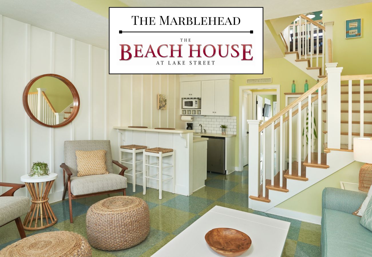 Townhouse in Holland - Upscale 3BR Townhome Sleeps 10 | Pool, Hot Tub, Golf, Near Lake MI