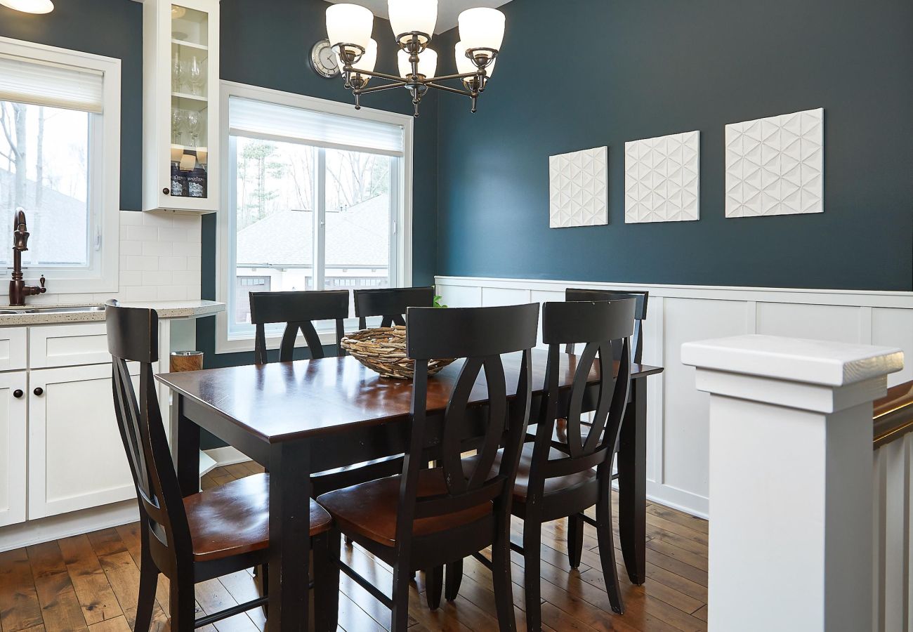 Townhouse in Holland - The Bridgeport Luxury Townhome, Pool, Hot Tub, Golf Membership,  Near Lake and Beaches