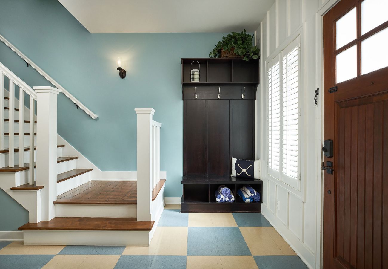 First floor access point, lockers and staircase